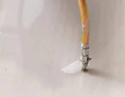五常瓷砖空鼓维修公司专业解答在瓷砖铺贴过程中，如果使用的砂料过粗（如全部使用了粗砂），可能会导致以下问题